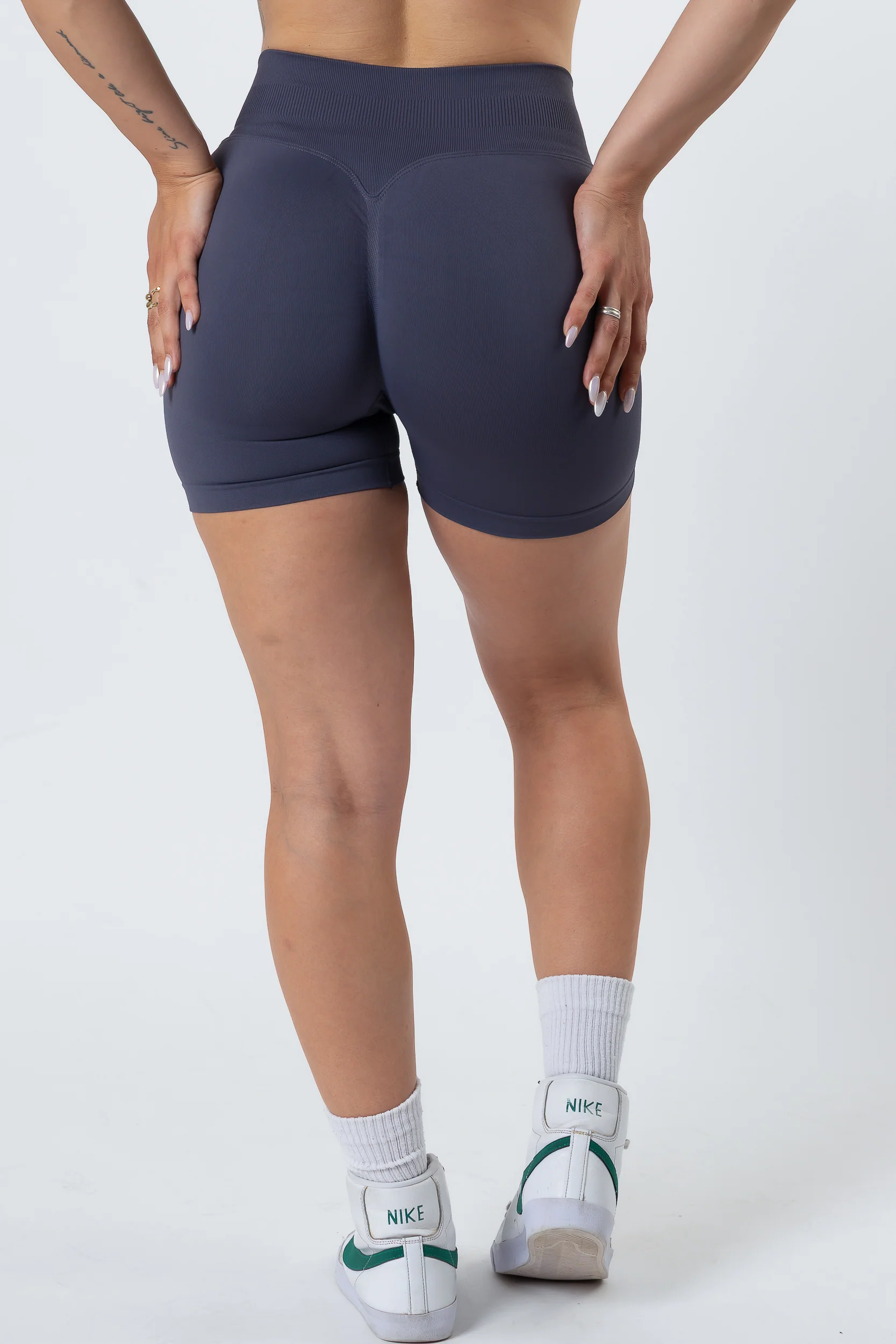 Short Push Up Seamless Dark Grey - Image 10